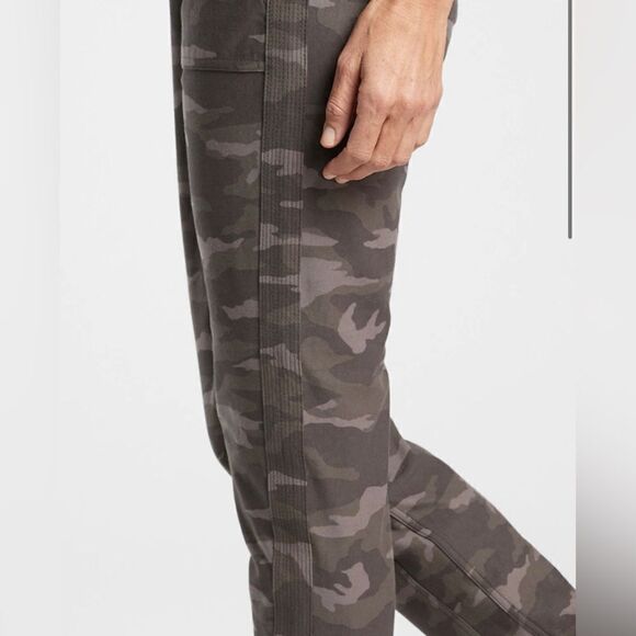 Athleta Camo Farallon Jogger - Picture 7 of 16